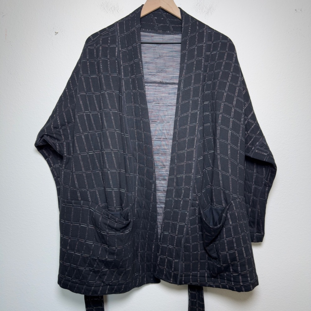Nike Women Jacquard Yoga Therma-FIT Luxe Kimono Cardigan Sweater O/S Black